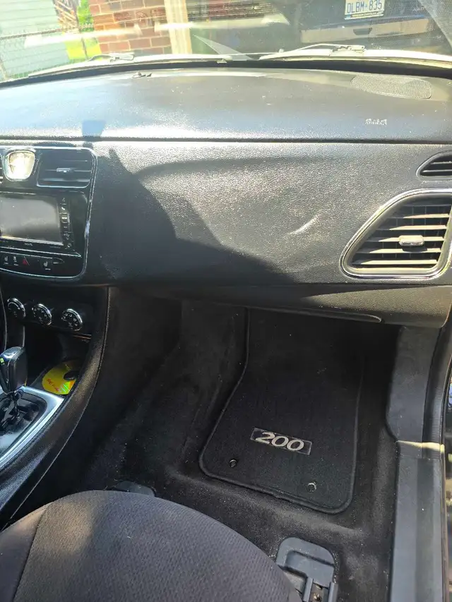2012 Chrysler 200495867896896563205