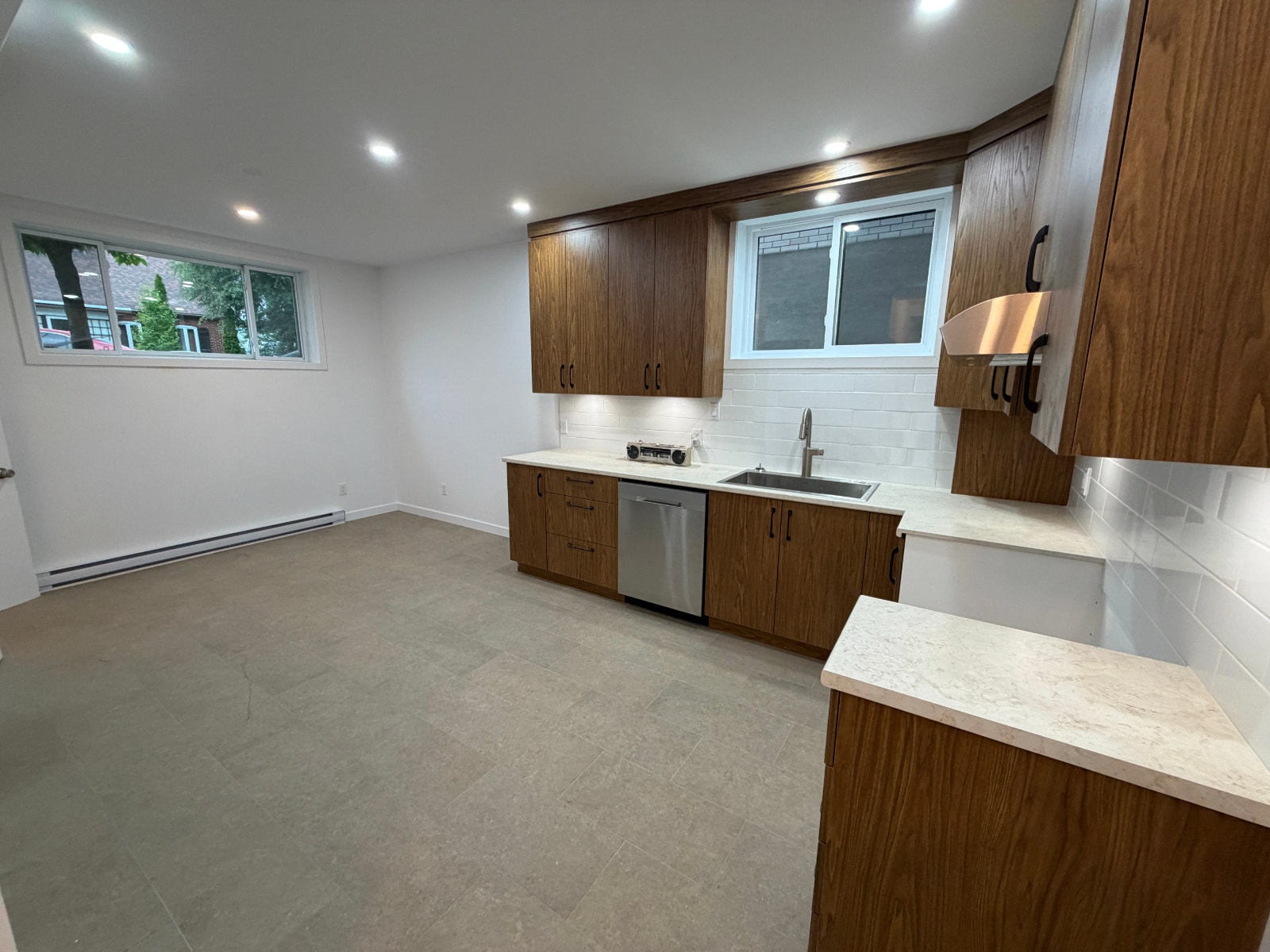 12e Avenue — photo 1