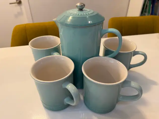 Le Creuset French Press with 4 Mugs Set in Kitchen & Dining Wares in Calgary - Image 2