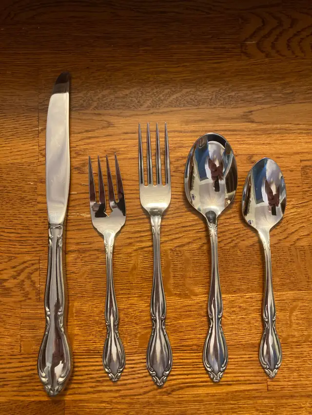 Oneida LTD.  Deluxe Flatware Set65565401721346121