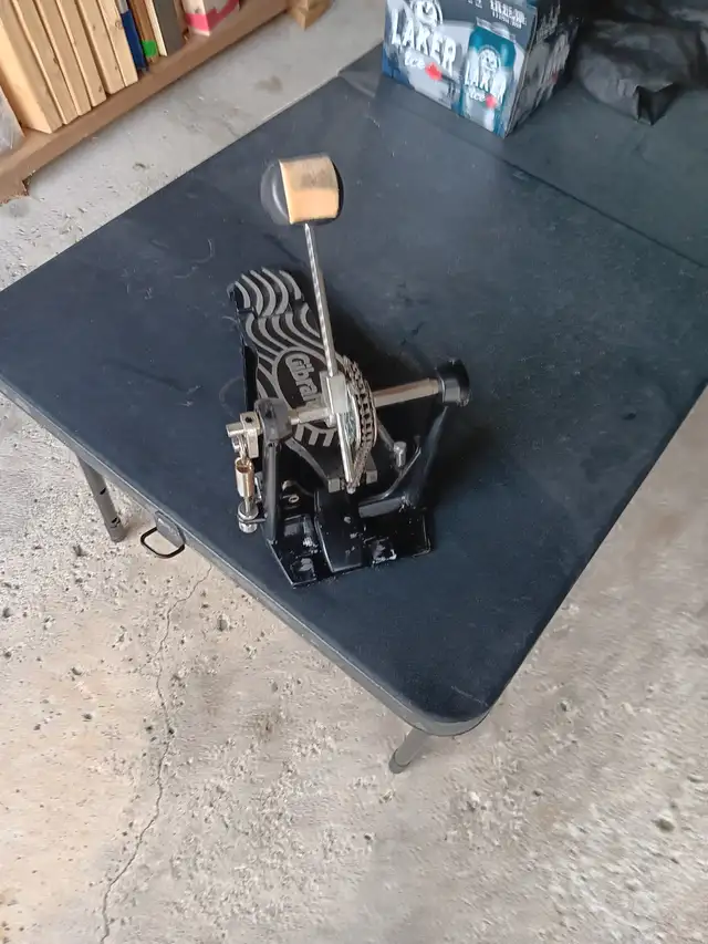 Kick drum pedal in Drums & Percussion in Markham / York Region - Image 4