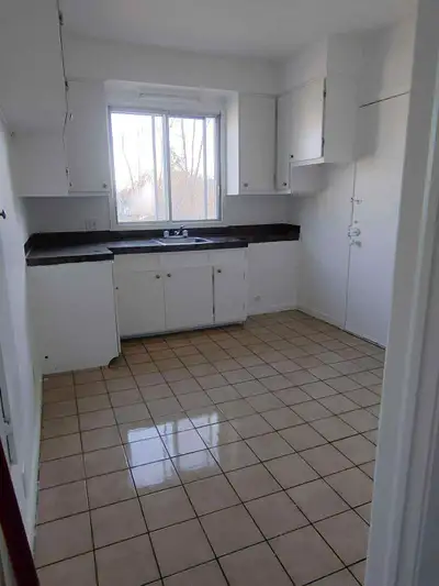 1116 CHEMIN CHAMBLY LONGUEUIL J4H 3M4 CHIEN & CHAT ACCEPTÉ DISPONIBLE POUR LE 1ER FÉVRIER 2026 OU UN...