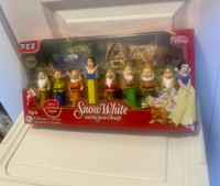 Disney Snow White & the Seven Dwarfs PEZ Set LIMITED EDITION Boo