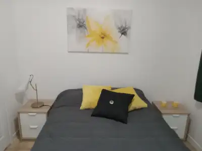 Chambre à louer meublée pour 500$ par mois avec un stationnement fourni (internet, télévision, câble...