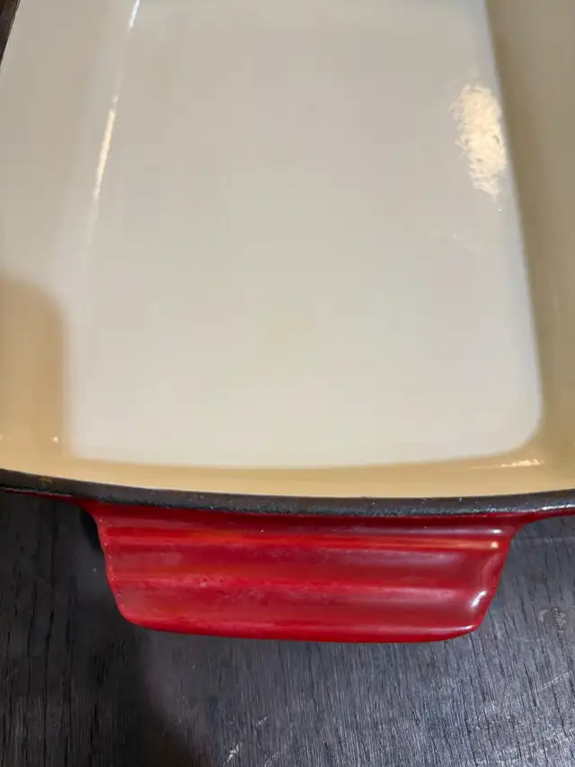 EUC Wolfgang Puck Red Enameled Cast Iron Lasagna Casserole Pan in Kitchen & Dining Wares in Oshawa / Durham Region - Image 4