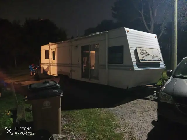 31' Gutted Trailer in Other in Saint John - Image 6