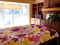 Clean quiet private room for female 