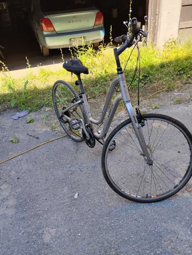 vélo hybride trek in Road in City of Montréal - Image 3