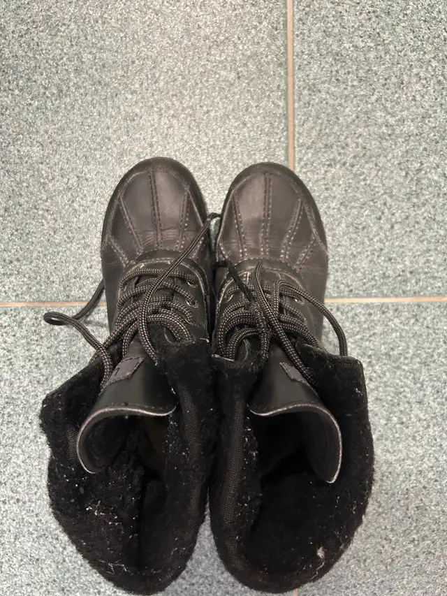 Kids UGG Winter Boots & Nike Shoes in Kids & Youth in City of Toronto - Image 4
