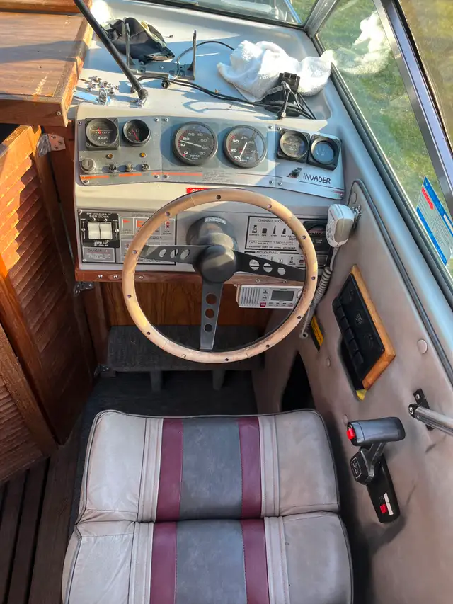 1985 Invader V210 Cuddy Cabin – 20ft in Powerboats & Motorboats in Hamilton - Image 9
