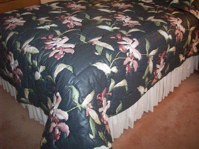 ensemble impeccable couvre lit / couvres oreillers Linen Chest dans Literie  à Laval/Rive Nord
