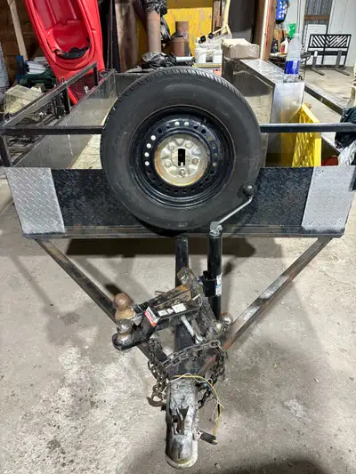 Homemade Low wall Trailer Located in parry sound Available in Toronto for srs buyers $3000 obo