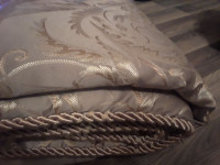 Queen size quality comforter