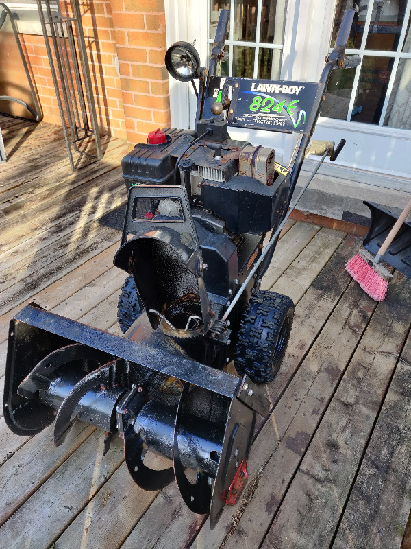 Snowblower 8HP 24 inch in Snowblowers in Barrie - Image 2
