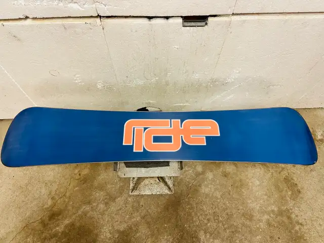 Ride kids snowboard 125 cm with Ride jr bindings  in Snowboard in Markham / York Region - Image 8