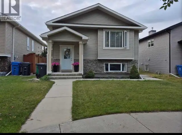 2 Bdrm Main Floor Suite or 2 Bdrm Basement Suite, Near U of L