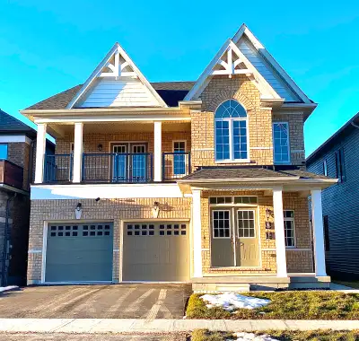 Executive living in Barrie's South End community. This bright upper duplex unit offers open-plan liv...