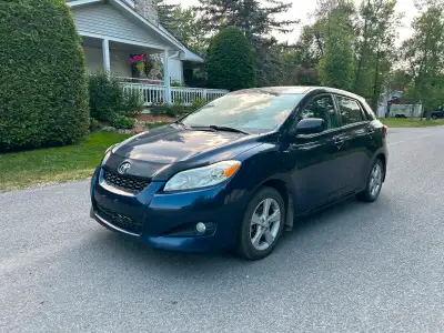 Nouvel Arrivage! Superbe Toyota Matrix 2012 avec seulement 113,000km. Extrêmement bien entretenus av...
