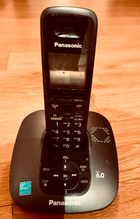 4 Panasonic landline phones in perfect condition!