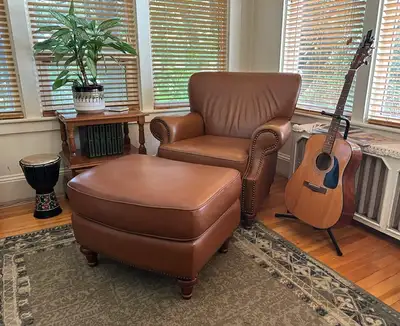 Leather chair and footstool / Fauteuil et tabouret en cuire, View more