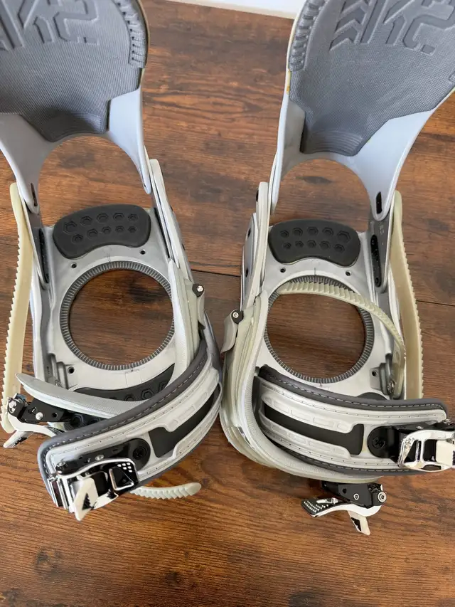 K2 V7 Snowboard Bindings Size M Complete w/ Discs & Hardware in Snowboard in Delta/Surrey/Langley - Image 5