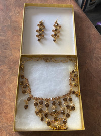 Brand Bew Beautiful Set of Earrings & Necklace 