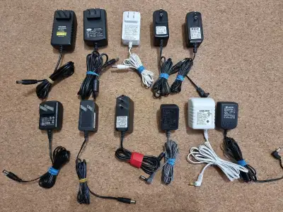 Set of 15 Chargers / Lot de 15 Chargeurs (45$ pour lot ou 5$ ch), View more