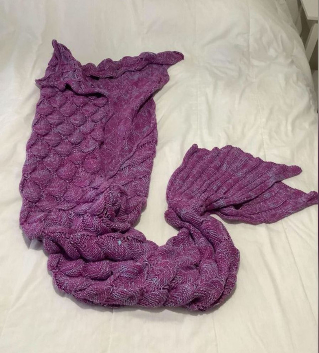 Dreamy Purple Mermaid Tail Blanket Couverture queue de sirène in Kids & Youth in Gatineau