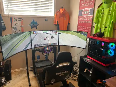 This used setup includes three LG UltraGear 32" QHD 1440p 180Hz 1ms GTG Curved VA LED FreeSync Gamin...