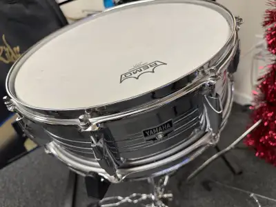 Vintage 1970’s Yamaha Snare drum for sale. Stand available for extra charge.