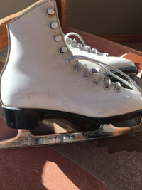 Figure skates - size 1
