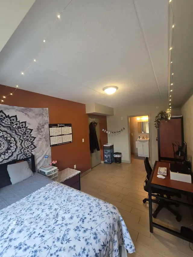 Large Room for Spring Sublet Waterloo (May- August)!! in Room Rentals & Roommates in Kitchener / Waterloo - Image 4