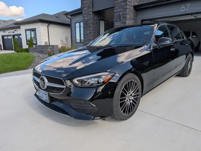 2023 C300 Mercedes Panaromic roof mint condition 