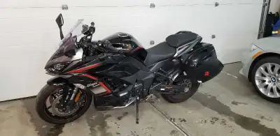 Mint 2021 Ninja 1000 SX, 5265 km only. Factory hard bags heated grips frame and axle sliders DC powe...