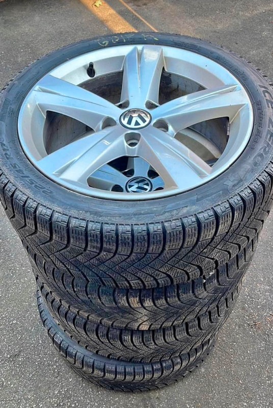 17" Original VW Borbet Golf R OEM wheels winter tires 225/45/R17 Pneus et jantes Ouest de l