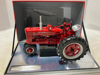 1/16 INTERNATIONAL FARMALL "M" 100th Anniversary Farm Toy