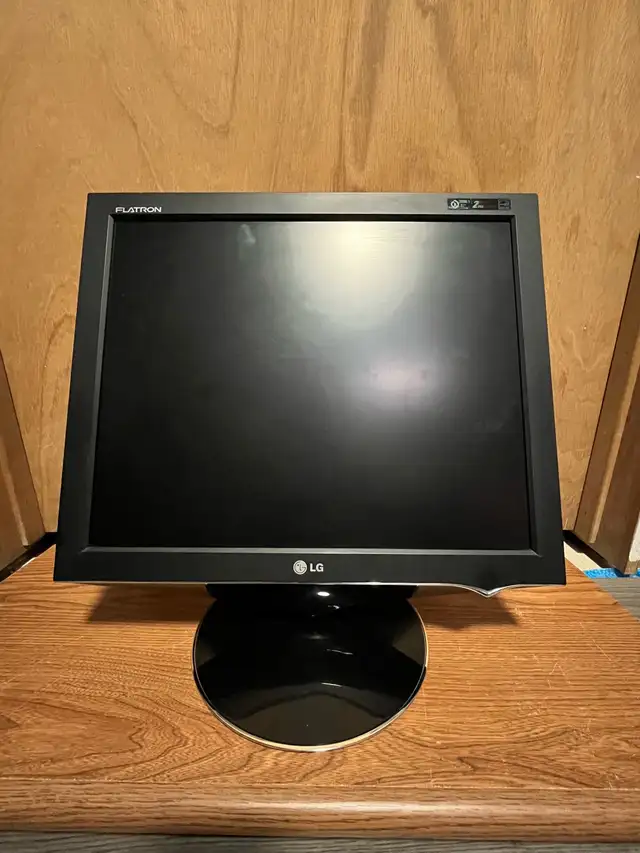 Lg Flatron Monitor in Desktop Computers in St. Albert - Image 6