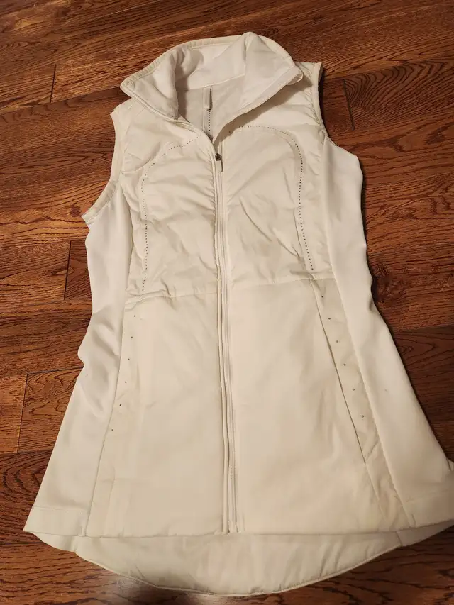 Lululemon black pants and white sleeveless jacket size XS/S in Women's - Bottoms in City of Toronto - Image 7