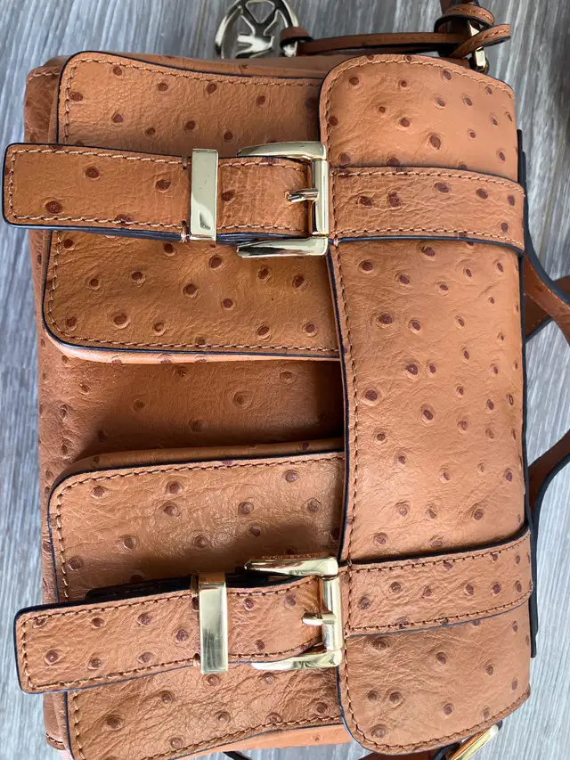 Michael Kors Cross Body Bag in Women's - Bags & Wallets in Calgary - Image 3
