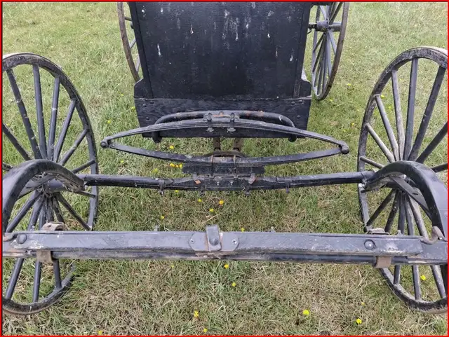 A Single Horse Drawn Buggy. - Photo 2