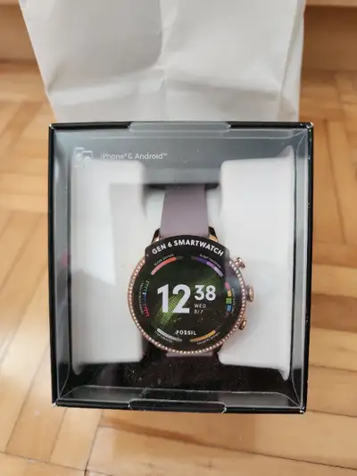 FOSSIL Women's smartwatch, View more