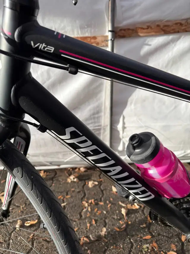 vélo  de route Specialized in Cruiser, Commuter & Hybrid in Laval / North Shore - Image 5