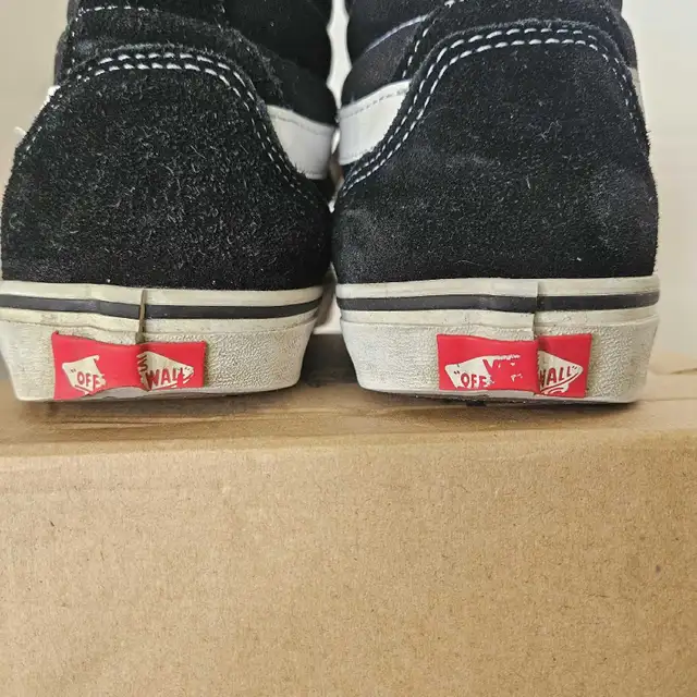 Vans  Hi Slim Canvas Skate Shoes  Womens 8.5 Black White in Women's - Shoes in Kitchener / Waterloo - Image 10