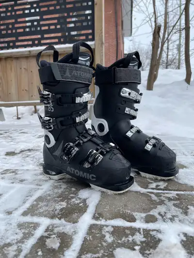 Atomic 2020 Hawx Ultra 85 W Ski Boots - 23/23.5 - Black/White. Gently used.