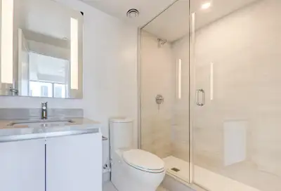 2bed, 2bath + parking, Safe home for Students in Square One, Mis
