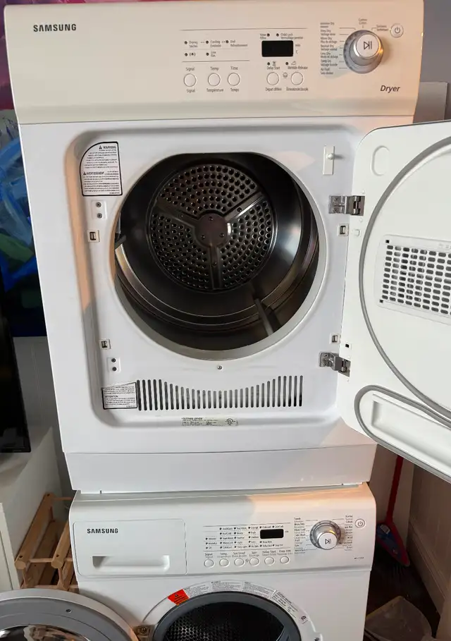 Samsung 24" Stackable Washer & Dryer Set - Excellent Condition in Washers & Dryers in City of Toronto - Image 8