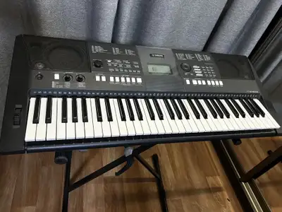 Yamaha keyboard PSRE423 wirh Stand , View more