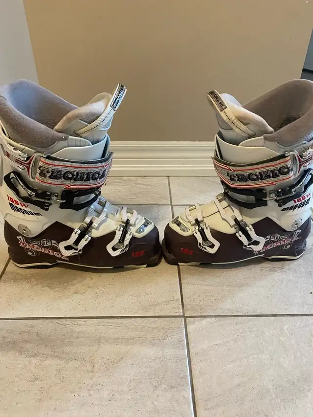 Tecnica Magnum 105W Ski Boots women’s size 7 in Ski in Markham / York Region - Image 3