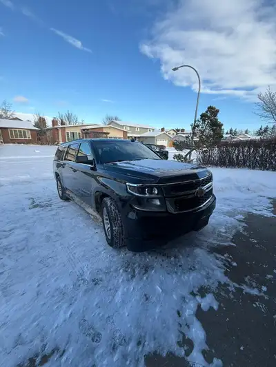 2017 Suburban LT 195000 km Loaded with leather and sunroof 8 passenger No rust Clean Good tires New...