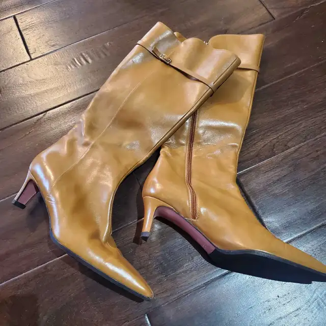 Escada Leather Boots Authentic 38.5 in Women's - Shoes in Markham / York Region - Image 3
